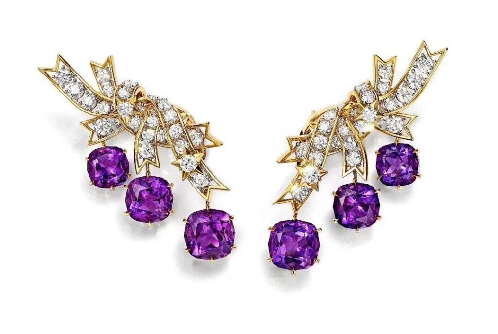 Tiffany's "2024 Blue Book High Jewelry"
"Celestial Wonders" Collection, "Shooting Star" Theme
Platinum and 18K yellow gold earrings set with amethysts and diamonds
Featuring amethysts with a total weight of over 26 carats