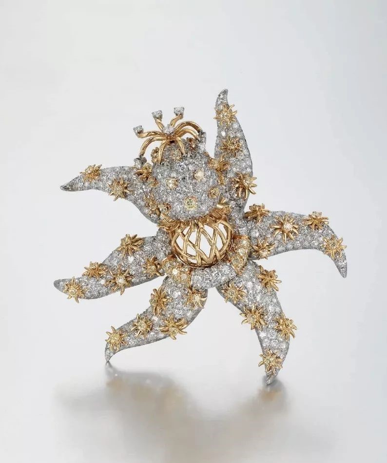 Fleur de Mer Brooch
1955-1963
Set with yellow and colorless diamonds, mounted in yellow gold and platinum. On loan from the Tiffany & Co. Archives.