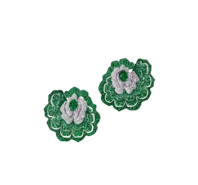 Vanleles platinum, 4.60-carat emerald, emerald, and diamond flower earrings