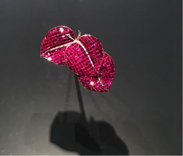 Van Cleef & Arpels Trefoil Brooch, 1935, Mystery Set Ruby