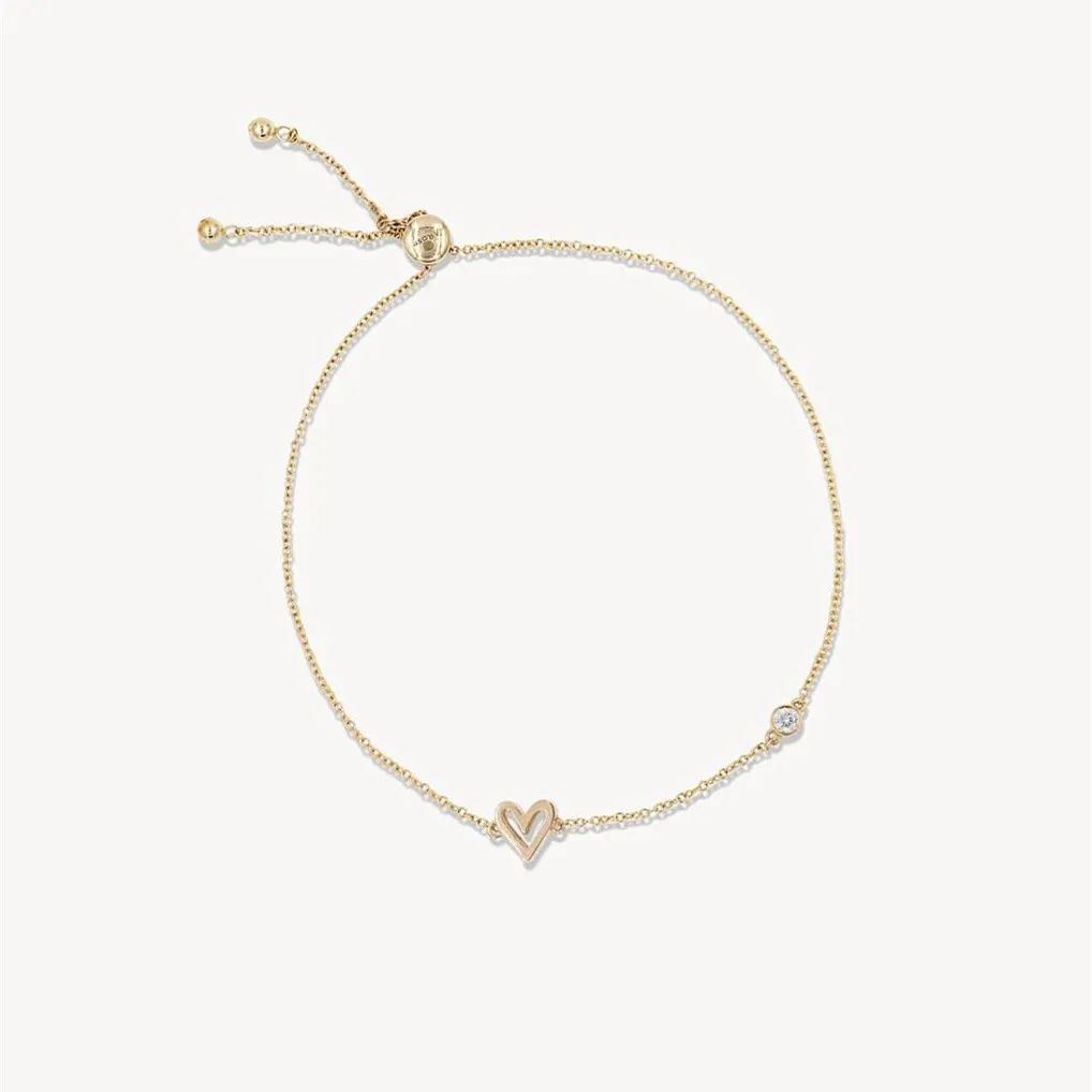 Jewelry Trends Minimalist Travel Style