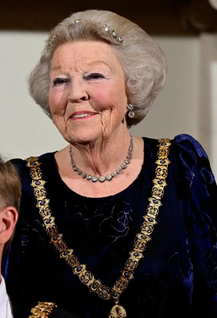 Princess Beatrix wearing the Dutch Diamond Bandeau at the evening's event