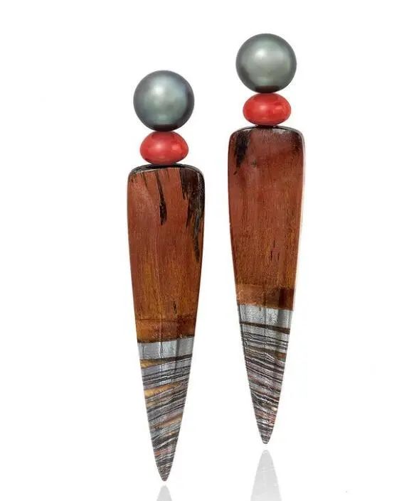 Assael earrings
Coral, tiger iron, Tahitian pearls