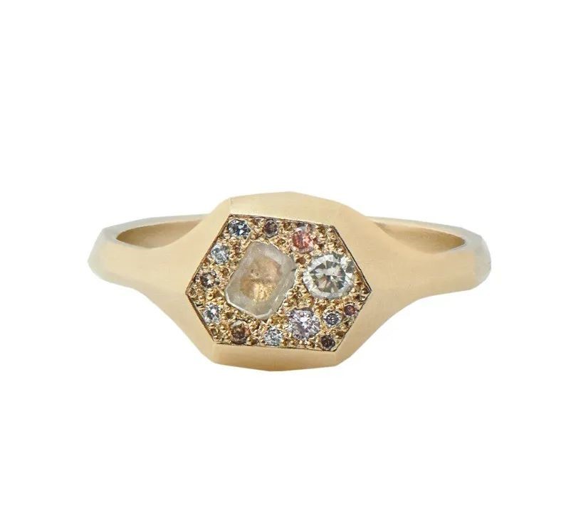 Atacama signet gold ring, by Maria Manola.
Set with sapphires, and pink and champagne colored diamonds.